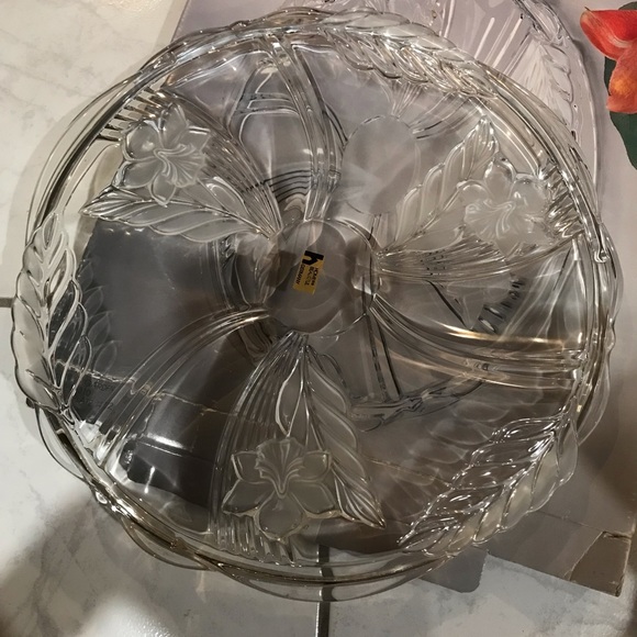 🆕️ 14 1/2” Cake Cake Crystal Service Platter - Picture 3 of 3